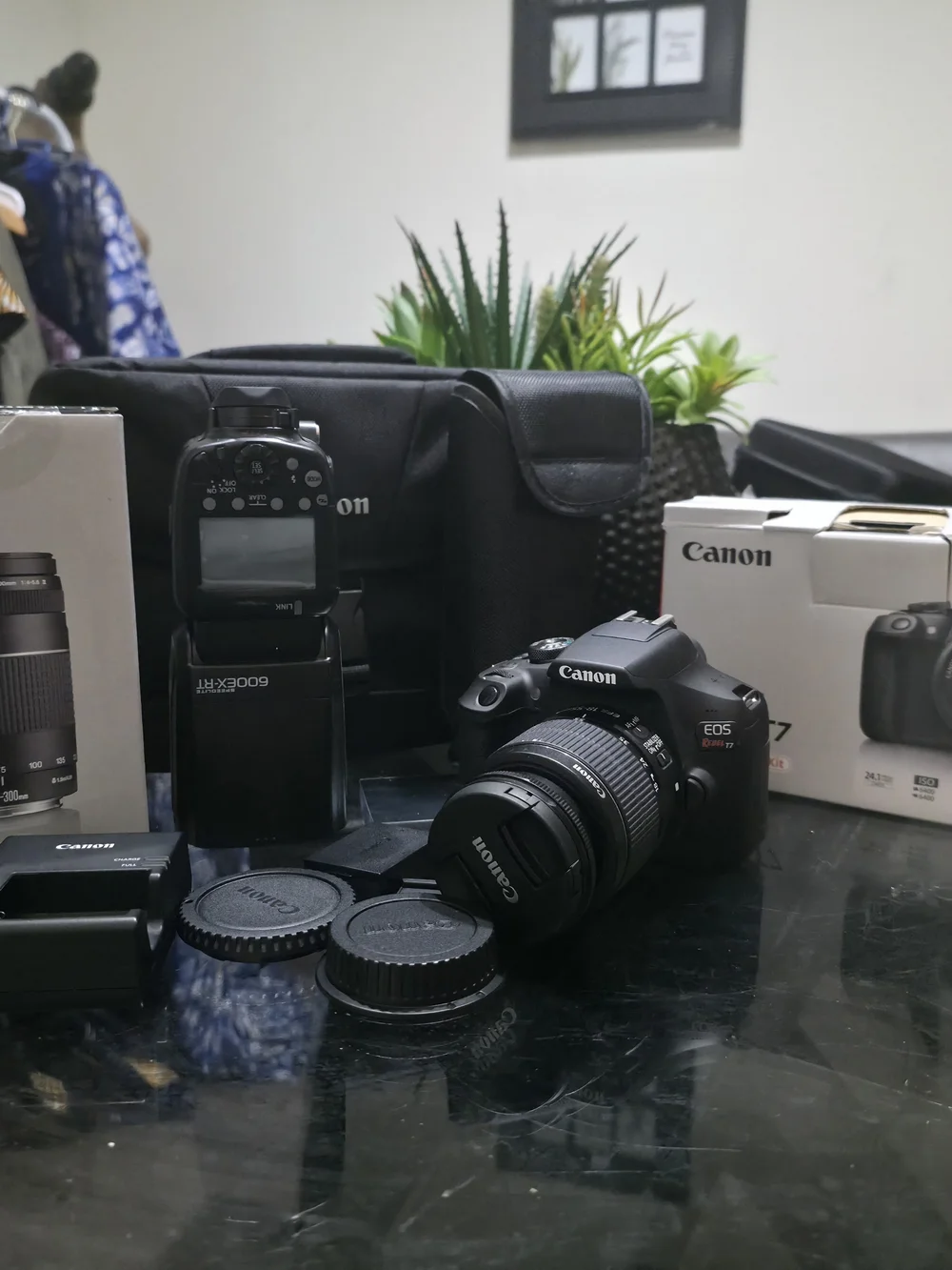 Canon Black DSLR Camera Kit with 18-55mm and 75-300mm Lenses With Flash Light